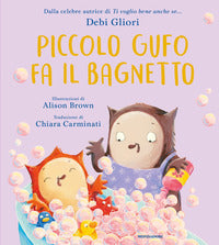 Piccolo gufo fa il bagnetto 