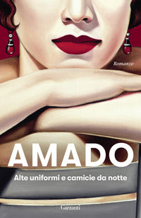 Alte uniformi e camicie da notte 