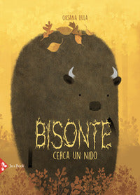 Bisonte cerca un nido 
