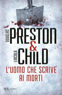 Uomo che scrive ai morti 