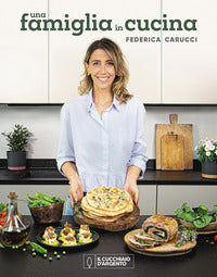Famiglia in cucina 