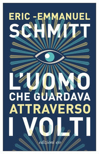 Uomo che guardava attraverso i volti 