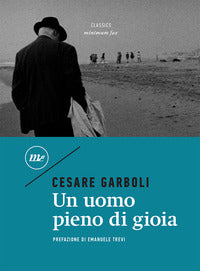 Uomo pieno di gioia 