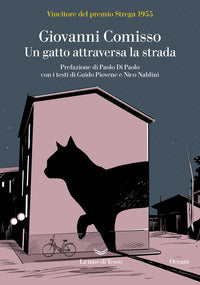 Gatto attraversa la strada 