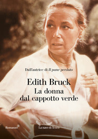 Donna dal cappotto verde 