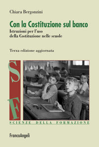 Con la costituzione sul banco - istruzioni per l'uso della costituzione nelle scuole 