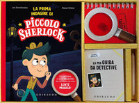 Prima indagine di piccolo sherlock con lente con matita con taccuino 