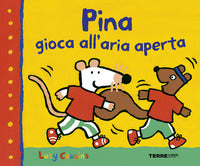 Pina gioca all'aria aperta 