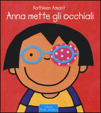 Anna mette gli occhiali 