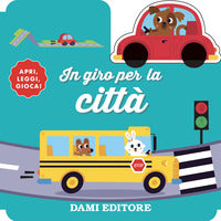In giro per la citta' con macchinina in legno 